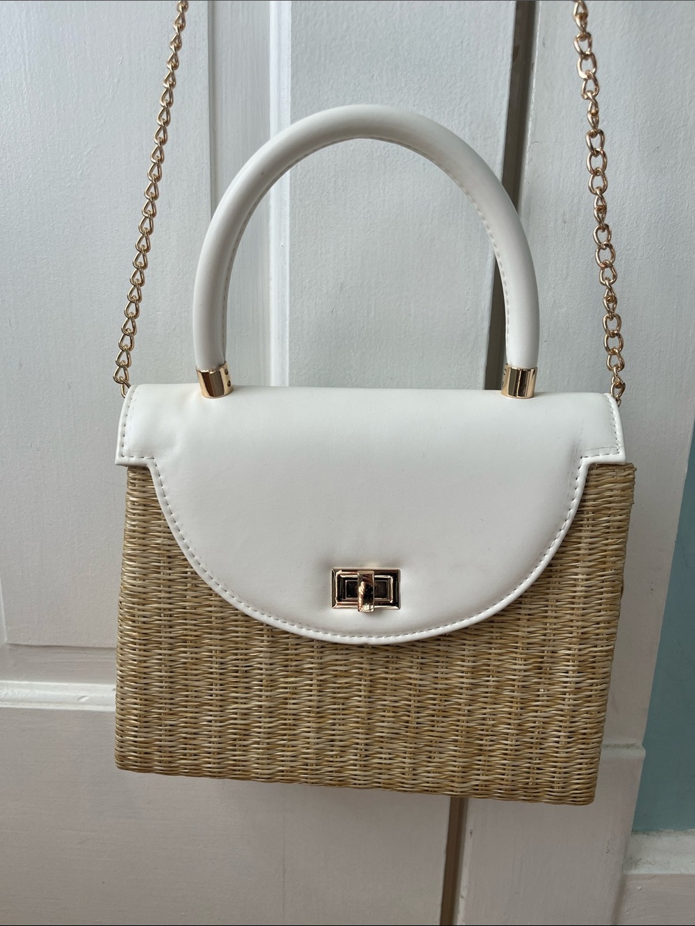 New DSW White Top-Handle Straw Crossbody Satchel Bag with Gold Chain